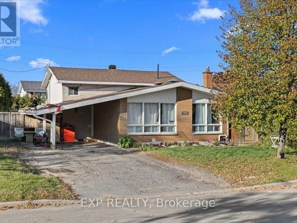 2670 Stone Crescent North, Ottawa, ON K2H6Z1