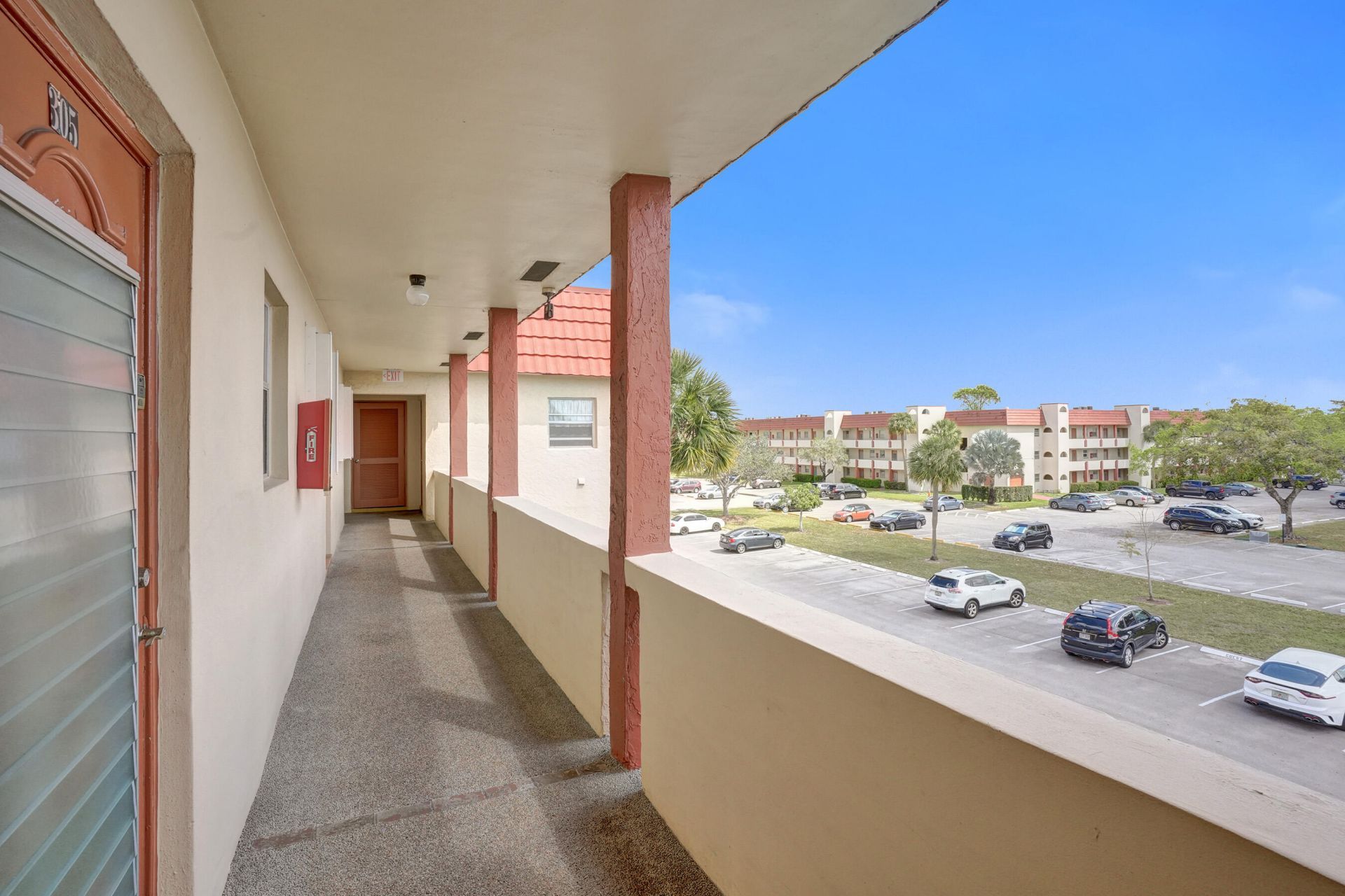 2901 E Sunrise Lakes Drive E, Unit 305, Sunrise, FL 33322 Photo