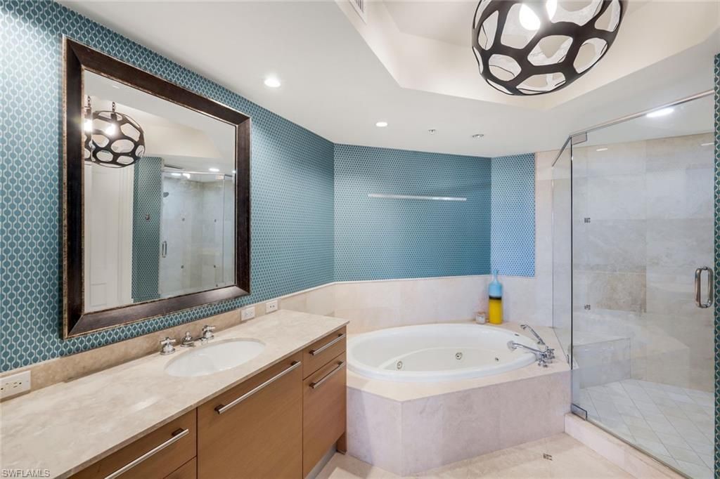 13675 Vanderbilt Dr, Unit 406, Naples, FL 34110 Photo