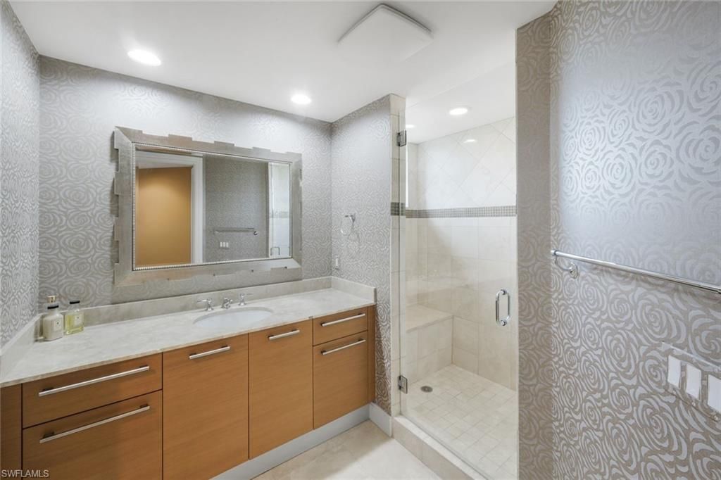 13675 Vanderbilt Dr, Unit 406, Naples, FL 34110 Photo