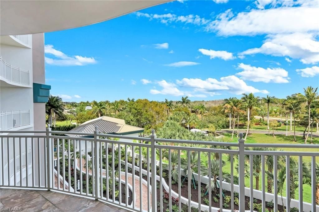 13675 Vanderbilt Dr, Unit 406, Naples, FL 34110 Photo