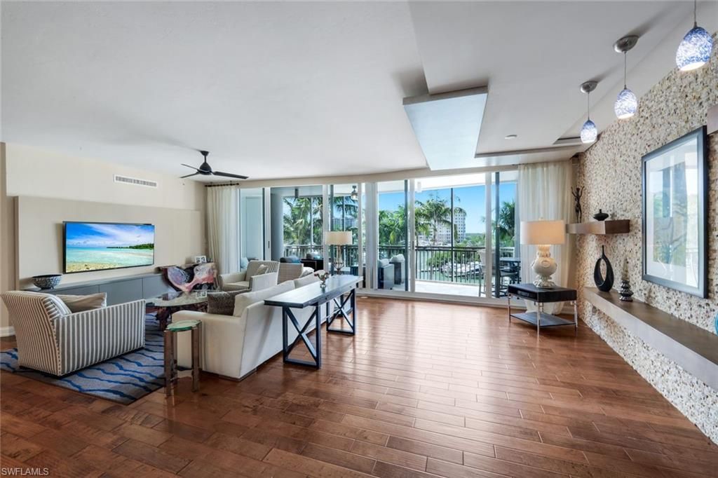 13675 Vanderbilt Dr, Unit 406, Naples, FL 34110 Photo