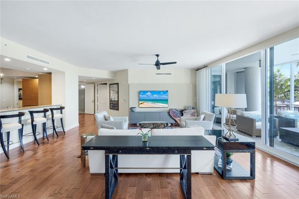 13675 Vanderbilt Dr, Unit 406, Naples, FL 34110 Photo