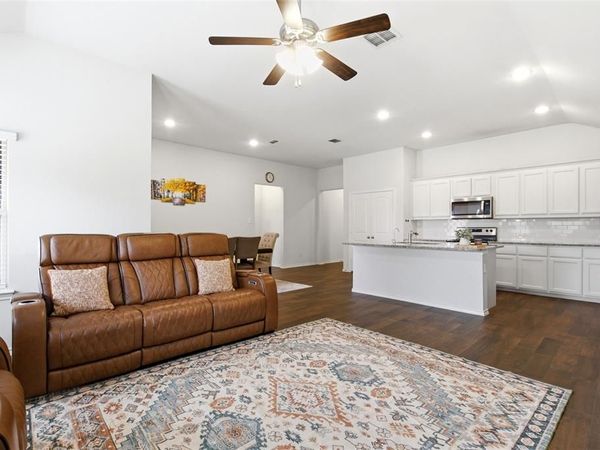 1016 Eastland Lane, Aubrey, TX 76227