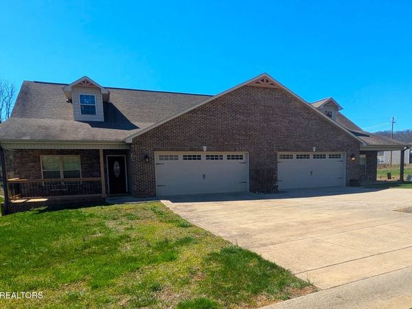 3023 Creekside Villas Drive, Dandridge, TN 37725