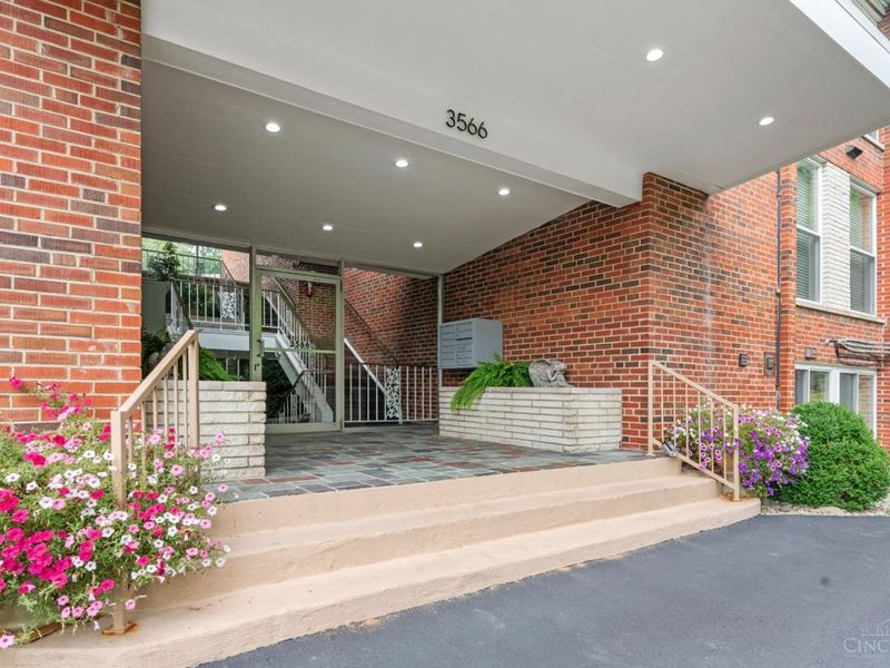 3566 Amberacres Drive, Unit 4, Cincinnati, OH 45237 Photo 2
