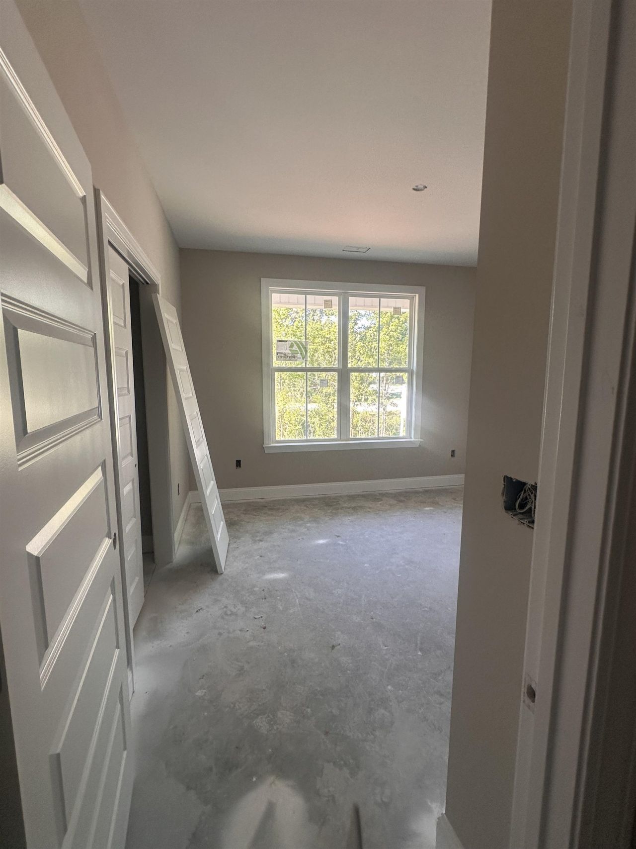 905 Ash St. Photo 10