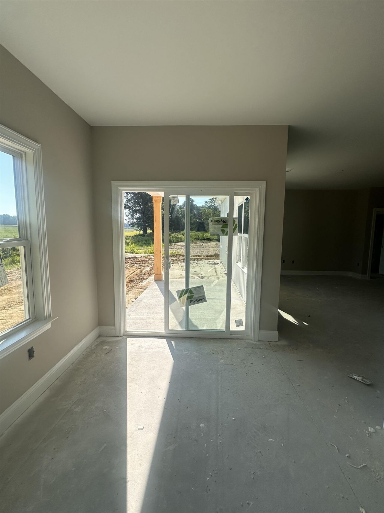 905 Ash St. Photo 14