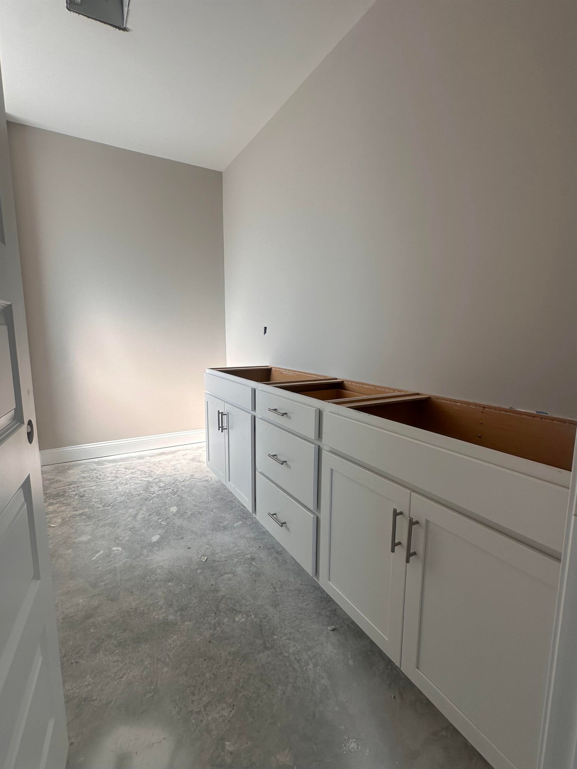 905 Ash St. Photo 4