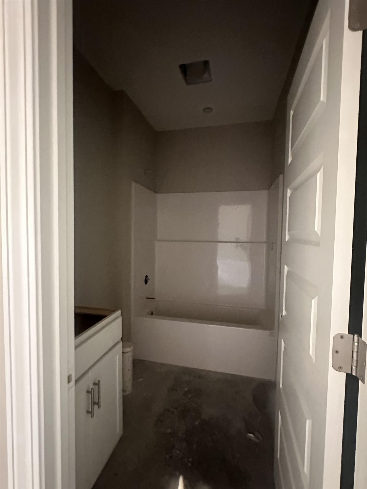 905 Ash St. Photo 6