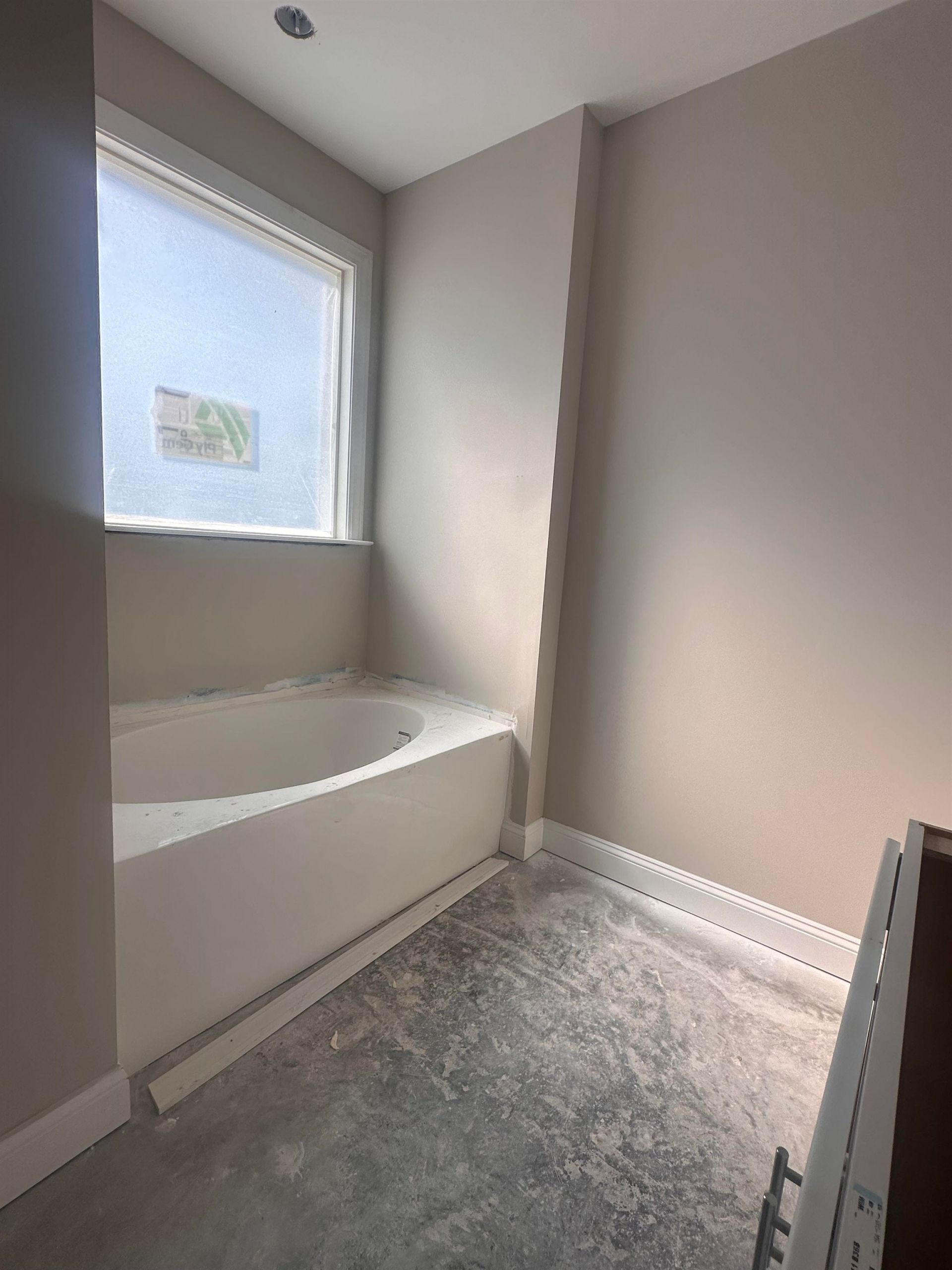 905 Ash St. Photo 7