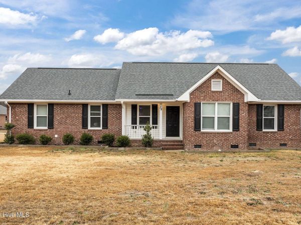 38 Hallmark Drive , Spring Lake, NC 28390