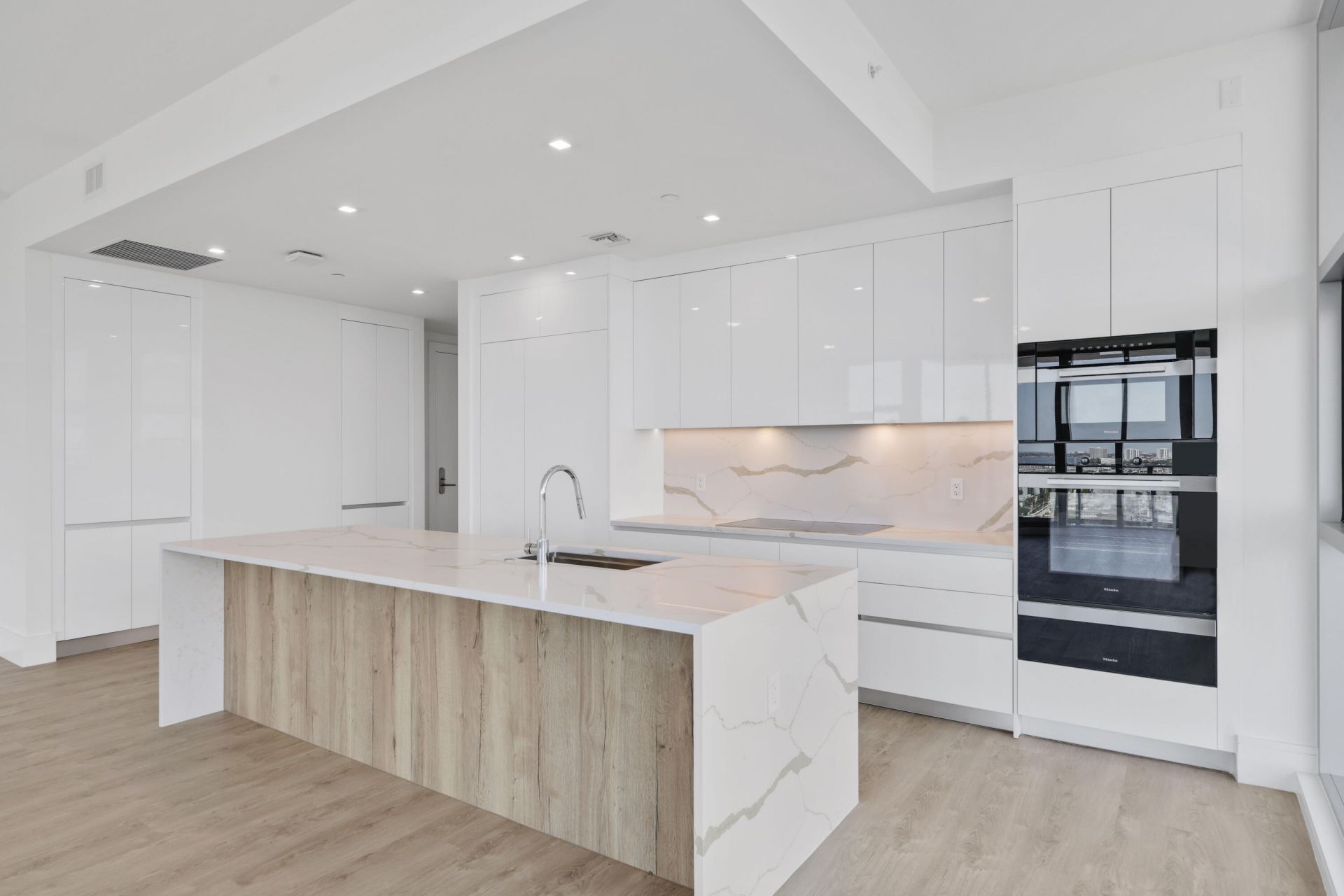 220 Lake Shore Drive, Unit 1823, Lake Park, FL 33403 Photo