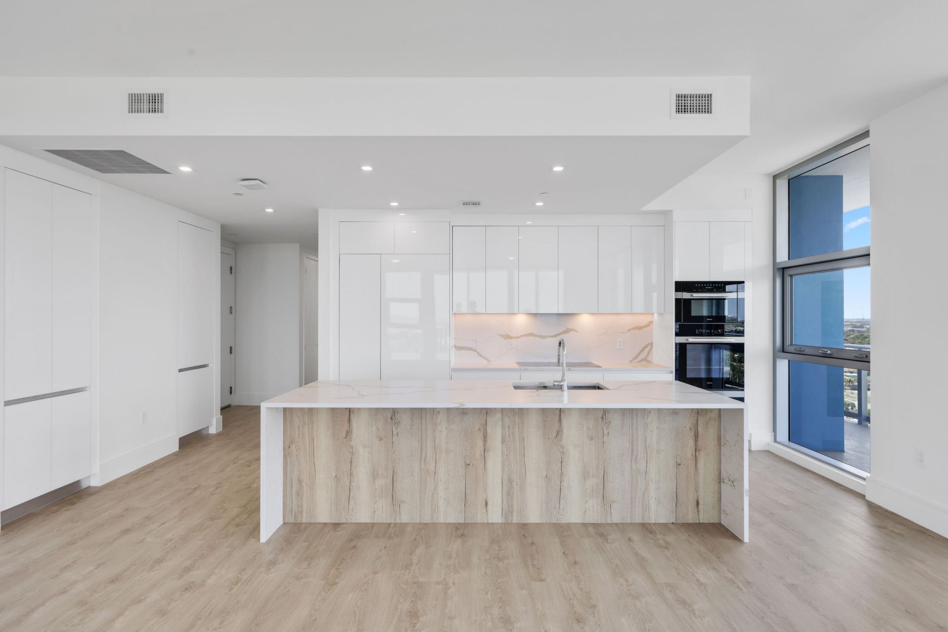 220 Lake Shore Drive, Unit 1823, Lake Park, FL 33403 Photo