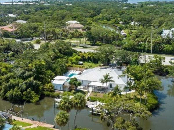 649 E Causeway Boulevard, Vero Beach, FL 32963