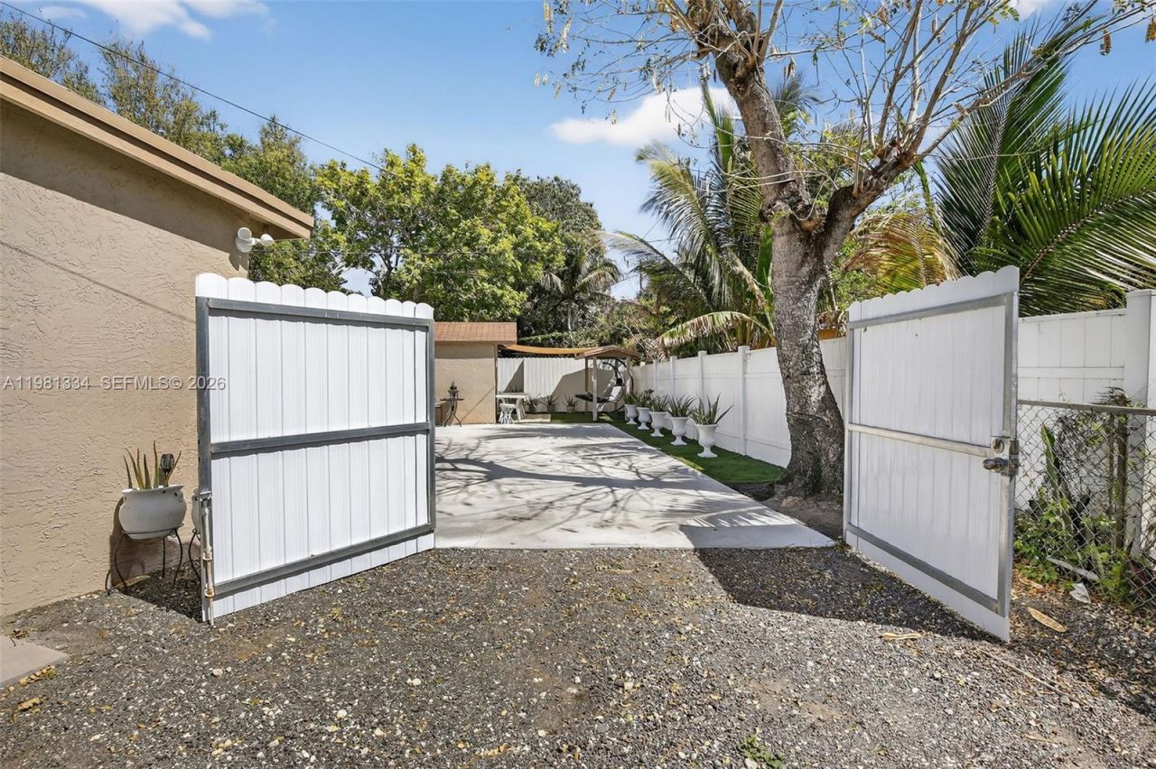 3220 NW 2nd St, Lauderhill, FL 33311 Photo