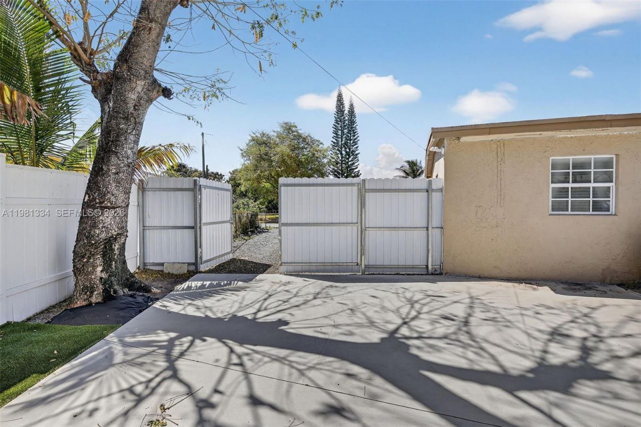 3220 NW 2nd St, Lauderhill, FL 33311 Photo