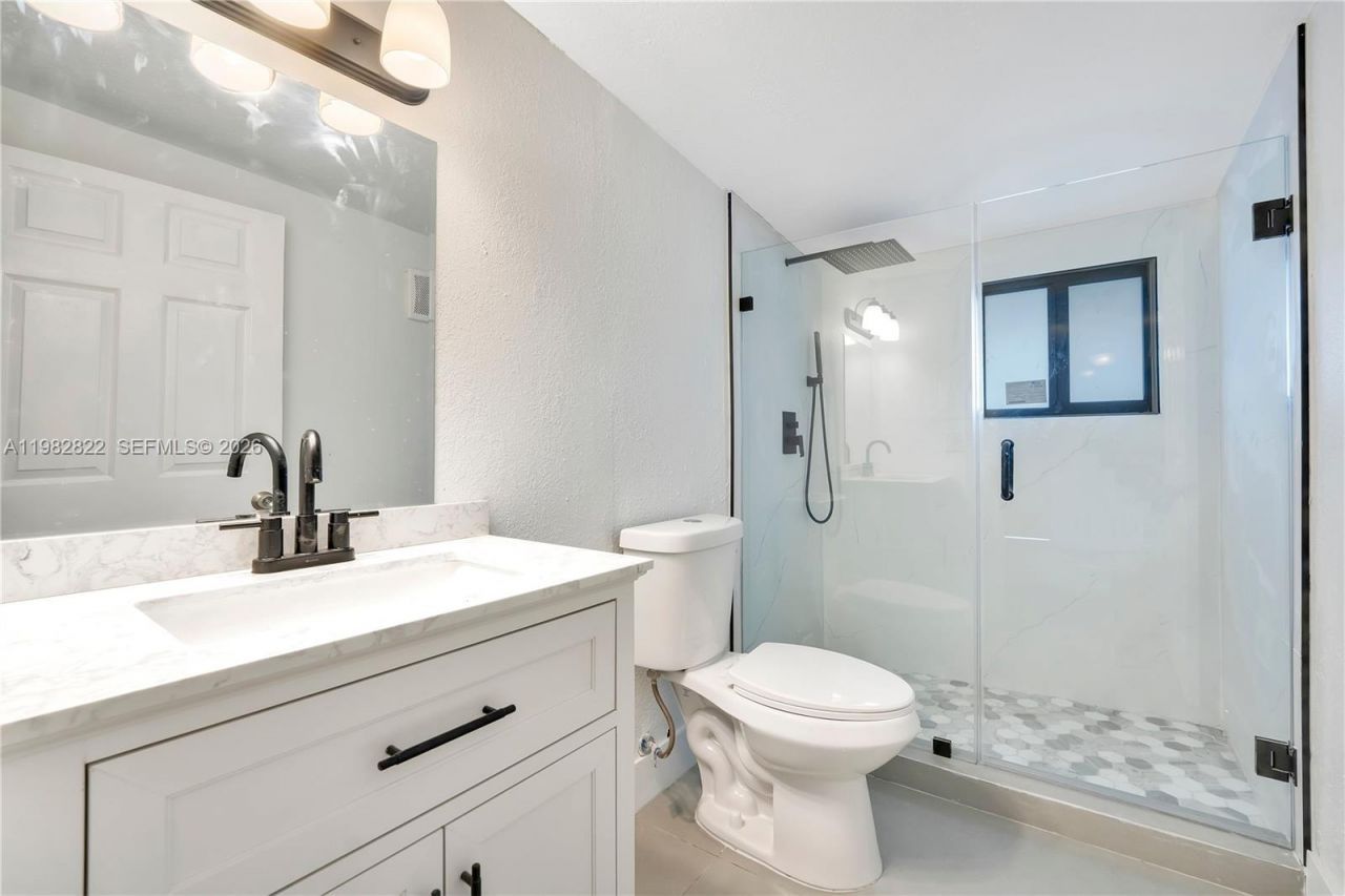 2428 NW 28th St, Unit REAR, Miami, FL 33142 Photo