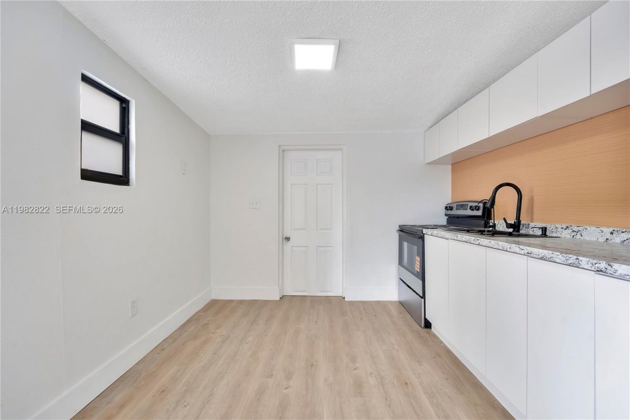 2428 NW 28th St, Unit REAR, Miami, FL 33142 Photo