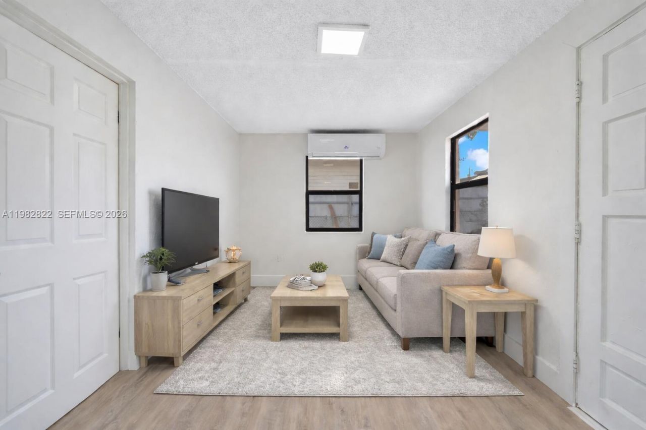 2428 NW 28th St, Unit REAR, Miami, FL 33142 Photo