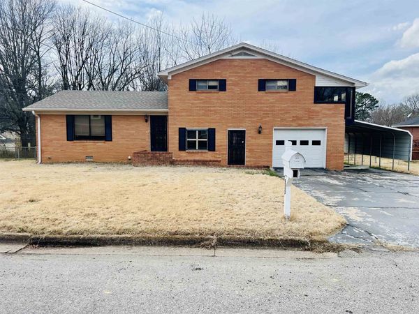 925 N 32ND AVE, Humboldt, TN 38343