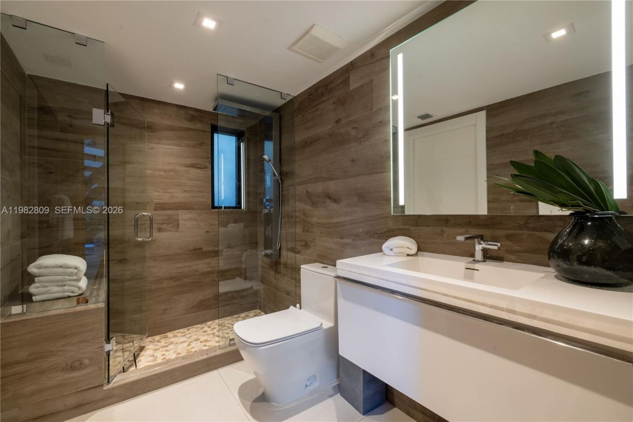 1755 Fairhaven Pl , Miami, FL 33133 Photo