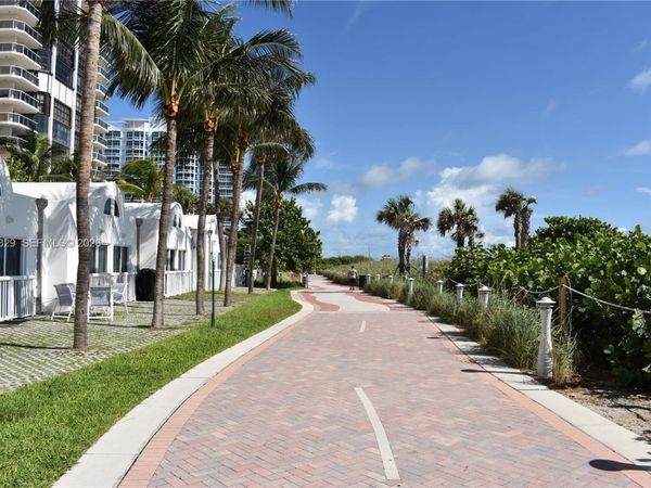 6365 Collins Ave, Unit 2106, Miami Beach, FL 33141