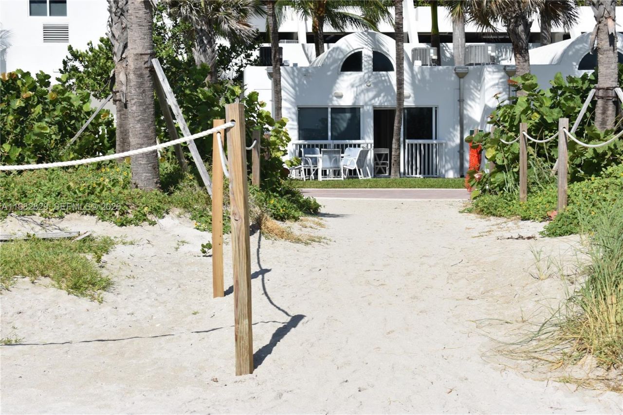 6365 Collins Ave, Unit 2106, Miami Beach, FL 33141 Photo