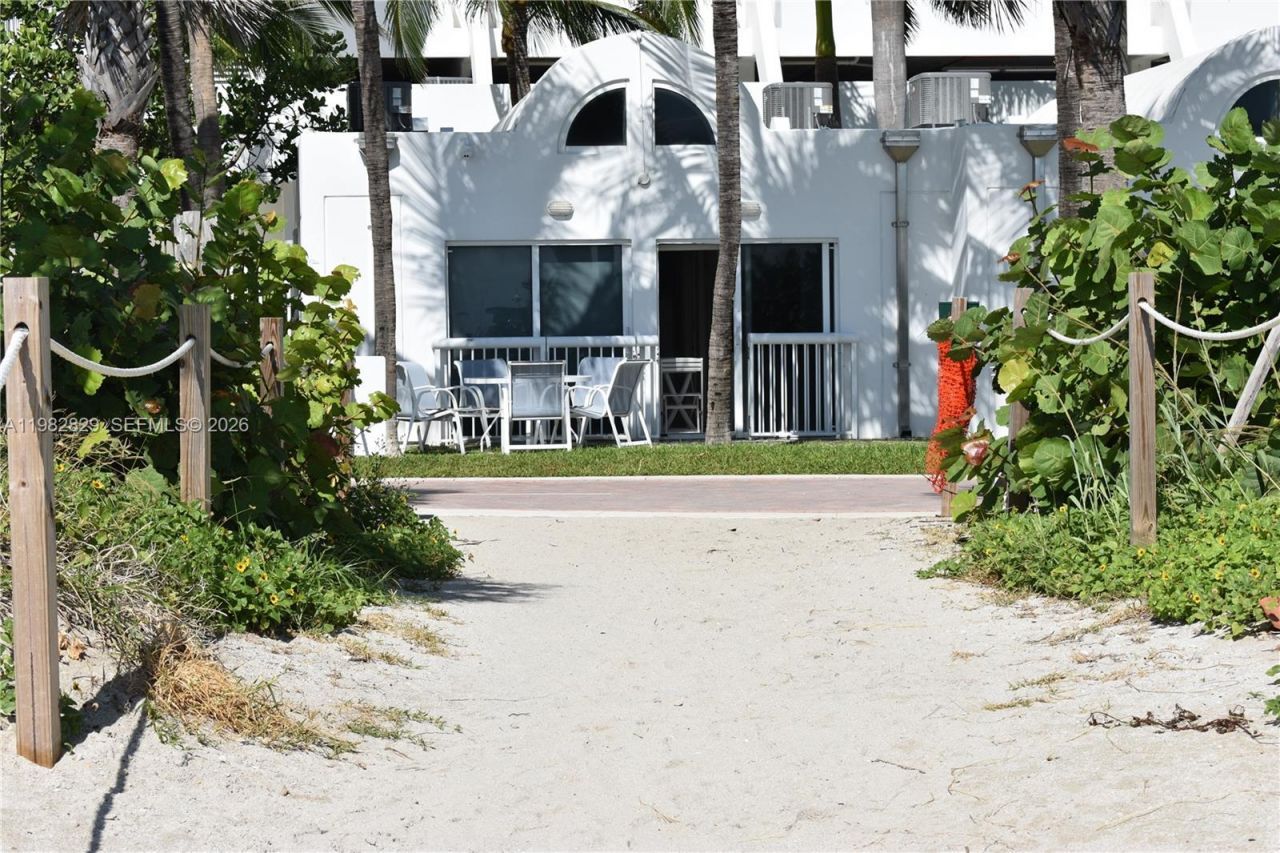 6365 Collins Ave, Unit 2106, Miami Beach, FL 33141 Photo