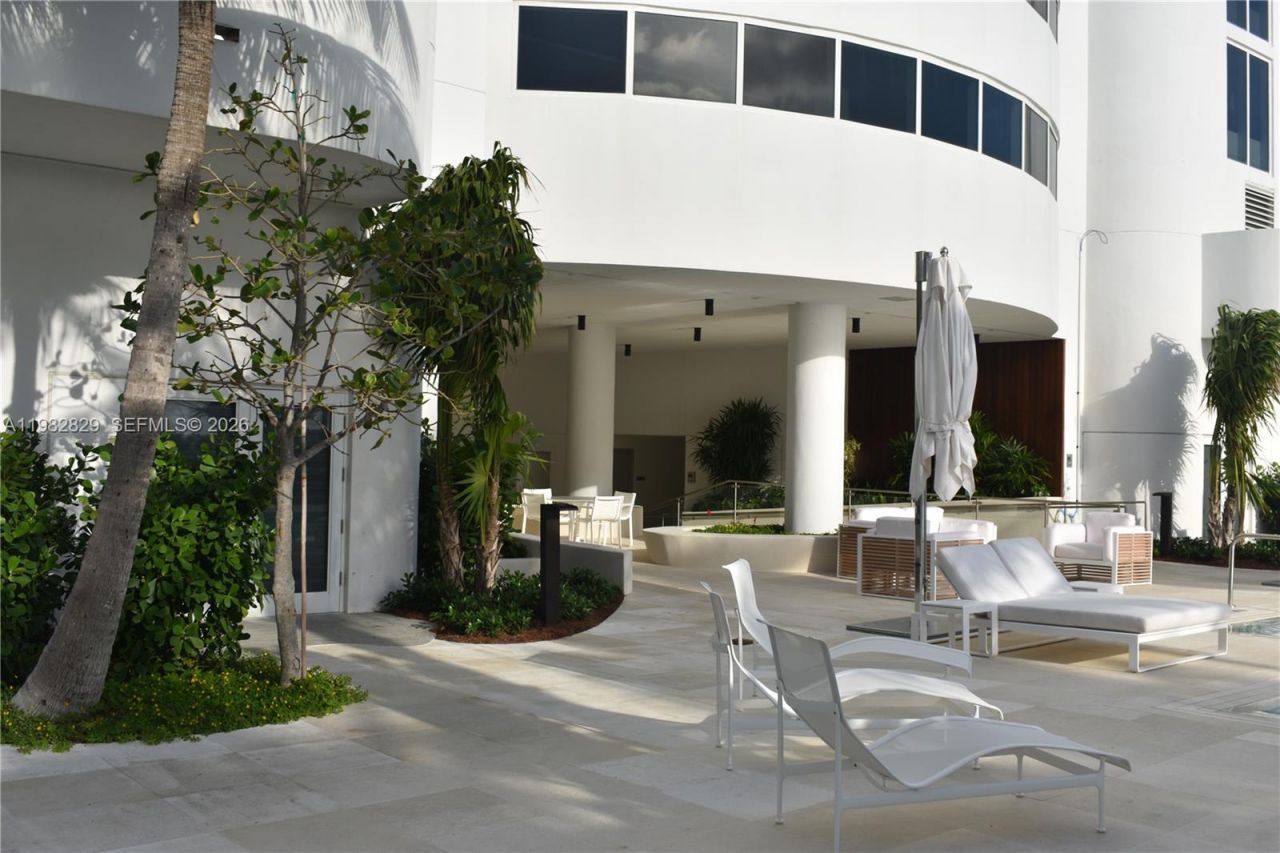 6365 Collins Ave, Unit 2106, Miami Beach, FL 33141 Photo