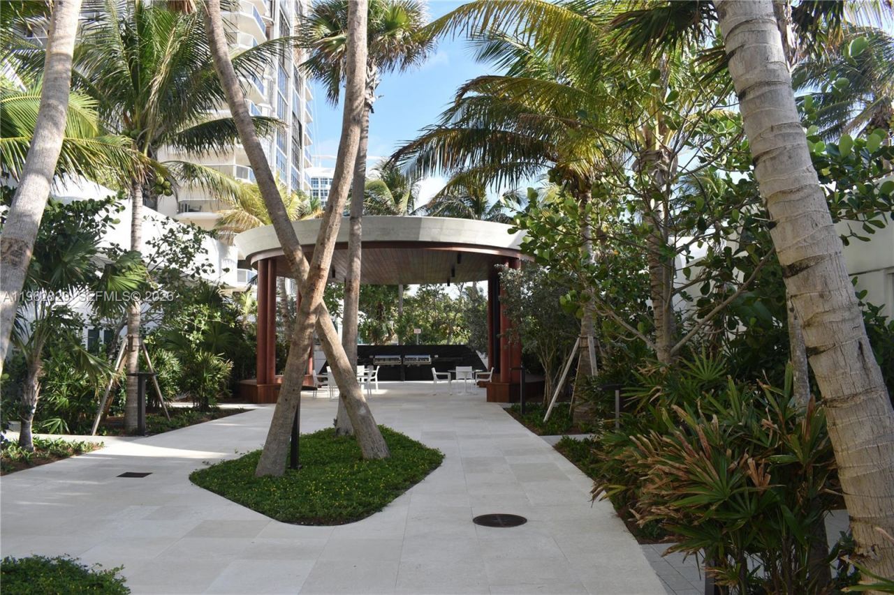 6365 Collins Ave, Unit 2106, Miami Beach, FL 33141 Photo