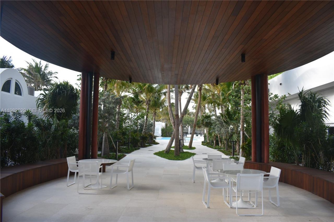 6365 Collins Ave, Unit 2106, Miami Beach, FL 33141 Photo