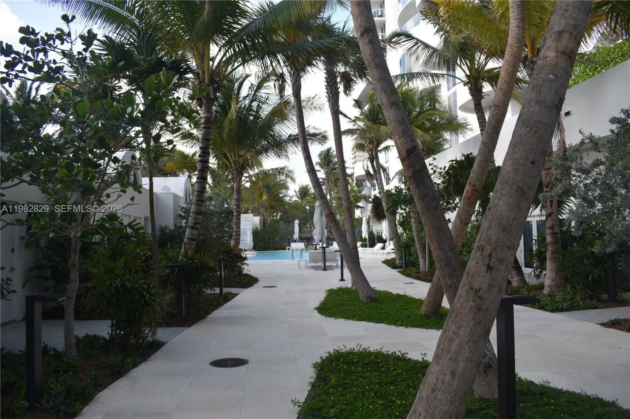 6365 Collins Ave, Unit 2106, Miami Beach, FL 33141 Photo