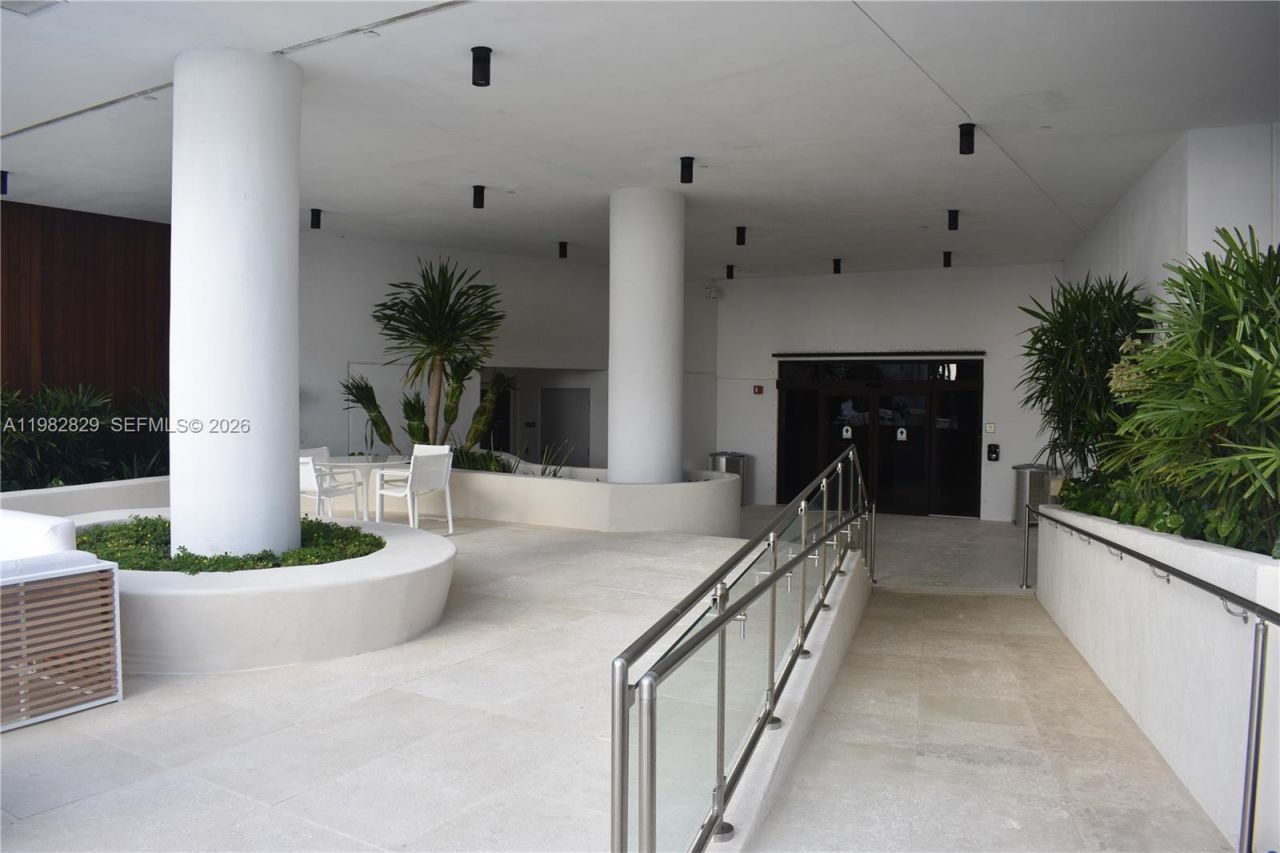 6365 Collins Ave, Unit 2106, Miami Beach, FL 33141 Photo