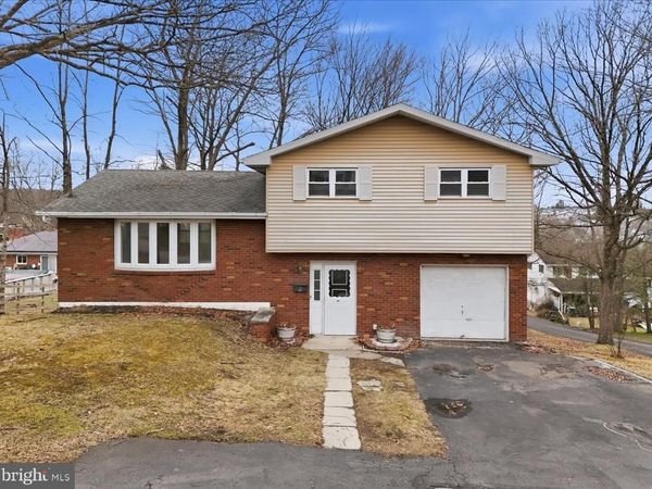 523 W LAUREL STREET, FRACKVILLE, PA 17931