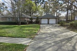 106 Queensbury Circle photo 4