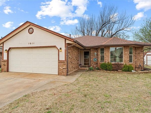 1611 N Orchard Terrace, Mustang, OK 73064