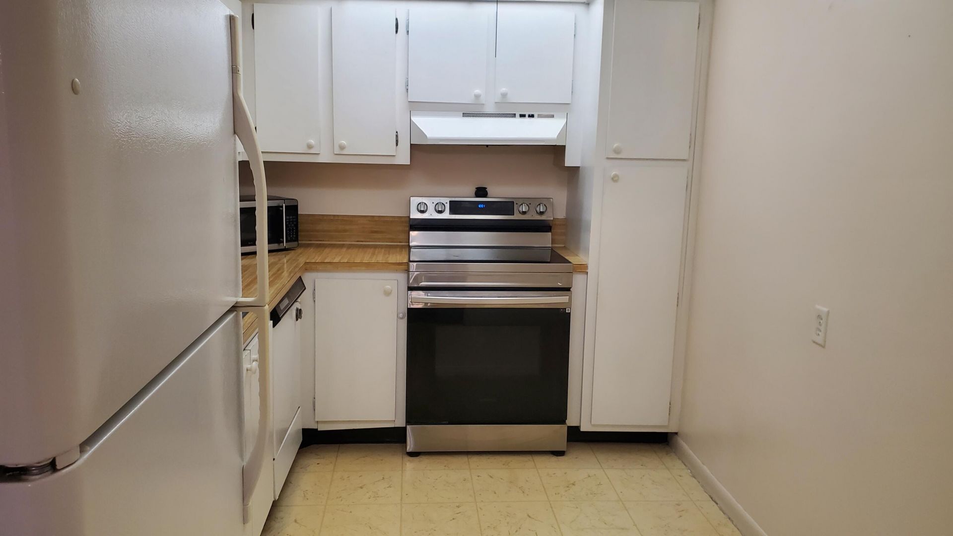 1400 Saint Charles Place, Unit 608, Pembroke Pines, FL 33026 Photo