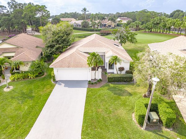 6878 Touchstone Circle, Palm Beach Gardens, FL 33418