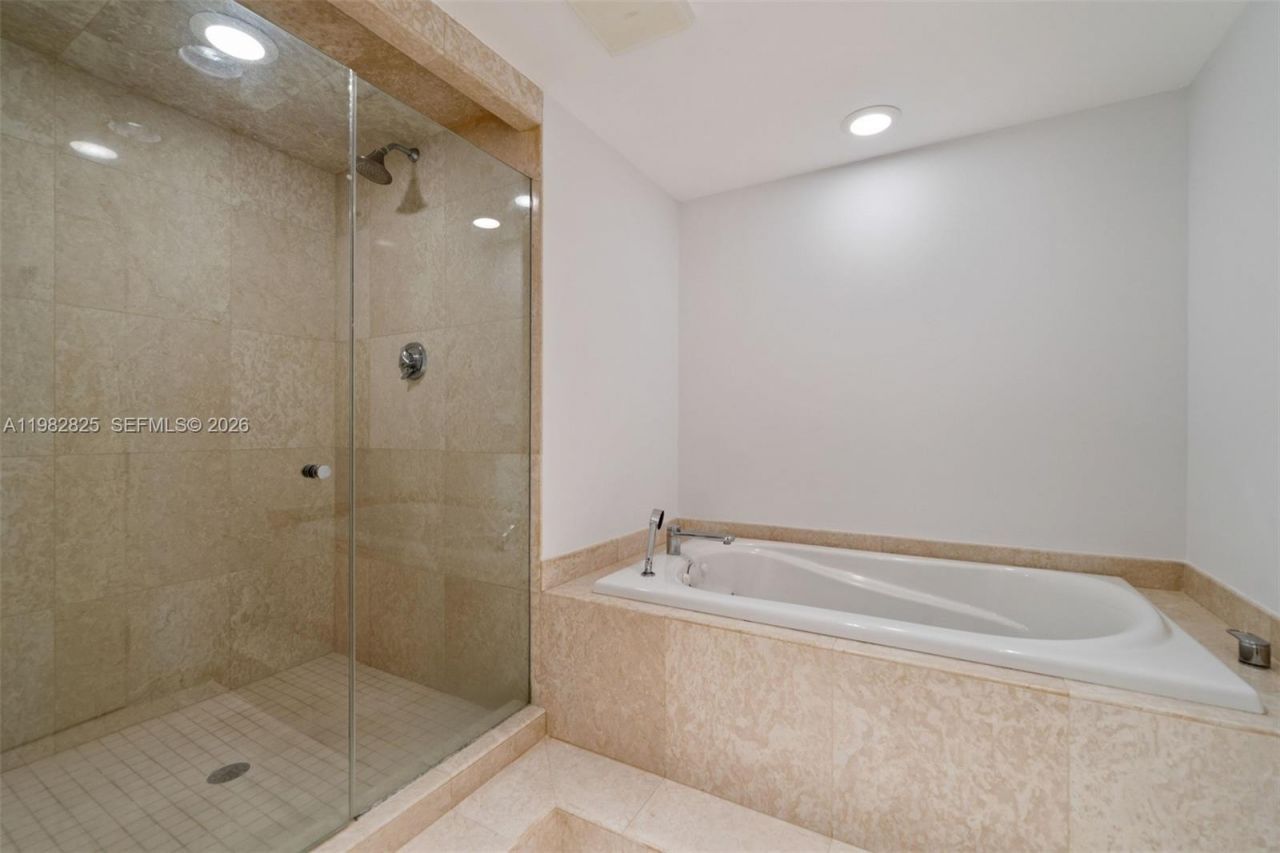 201 Crandon Blvd , Unit 927, Key Biscayne, FL 33149 Photo