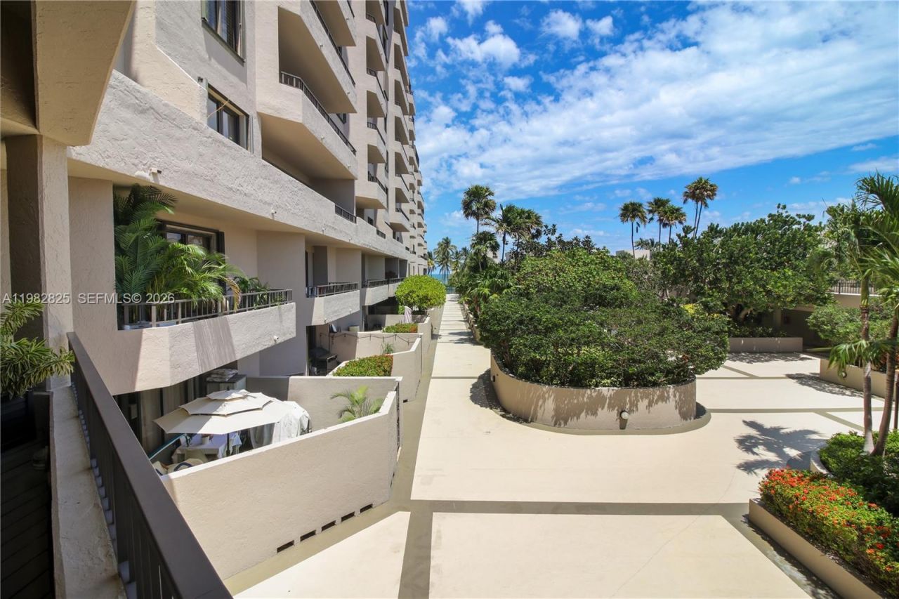 201 Crandon Blvd , Unit 927, Key Biscayne, FL 33149 Photo