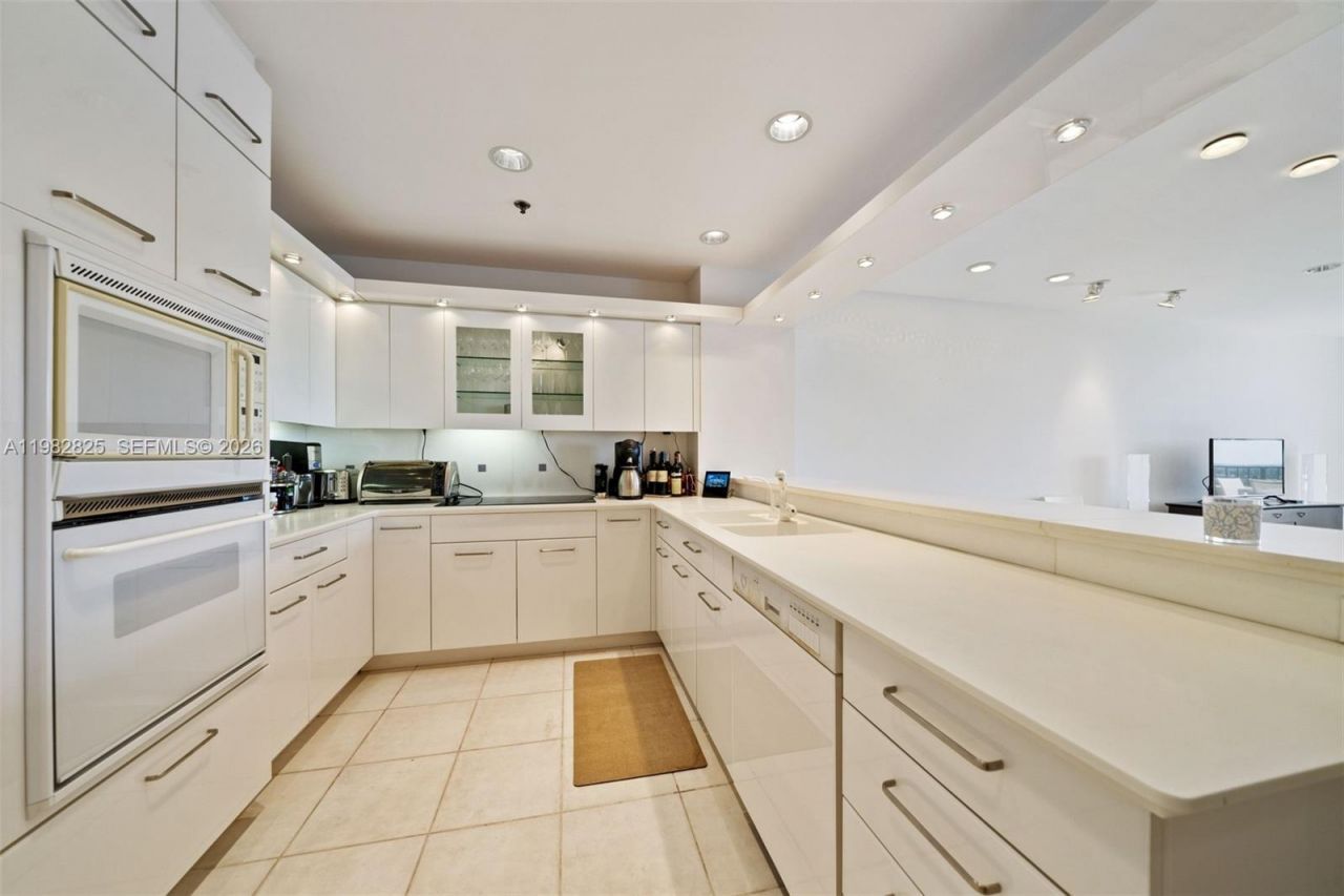 201 Crandon Blvd , Unit 927, Key Biscayne, FL 33149 Photo