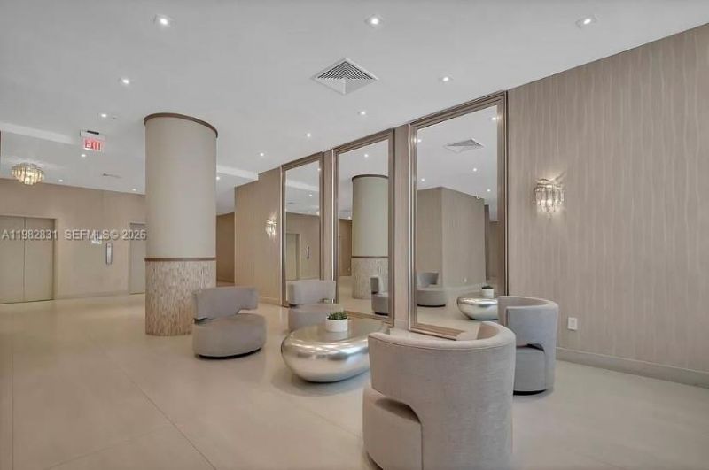 5401 Collins Ave , Unit 411, Miami Beach, FL 33140 Photo