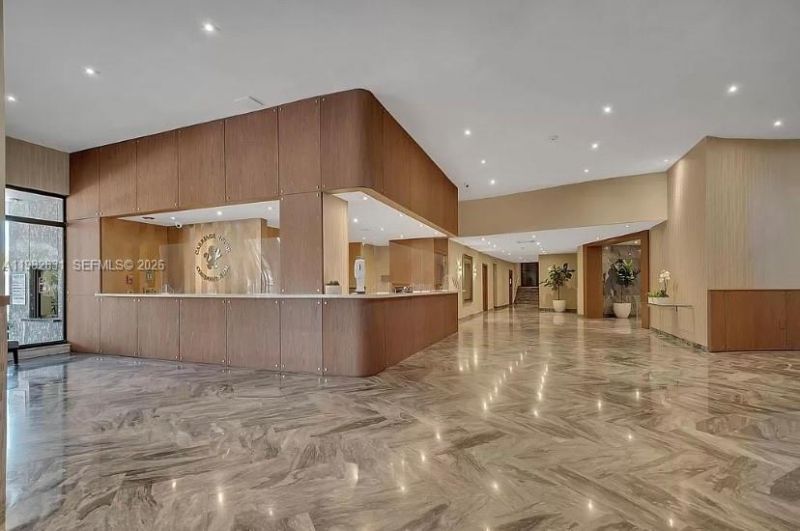 5401 Collins Ave , Unit 411, Miami Beach, FL 33140 Photo