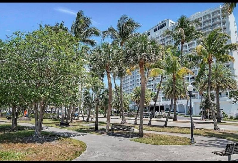 5401 Collins Ave , Unit 411, Miami Beach, FL 33140 Photo
