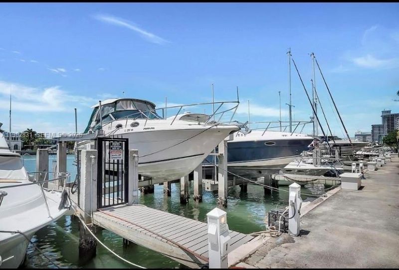 5401 Collins Ave , Unit 411, Miami Beach, FL 33140 Photo