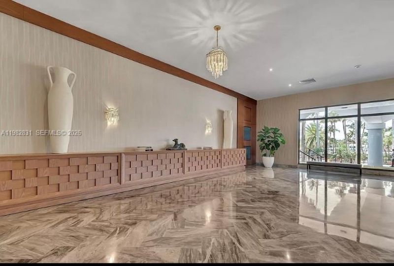 5401 Collins Ave , Unit 411, Miami Beach, FL 33140 Photo