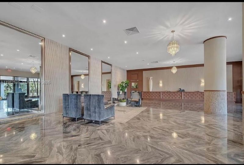 5401 Collins Ave , Unit 411, Miami Beach, FL 33140 Photo