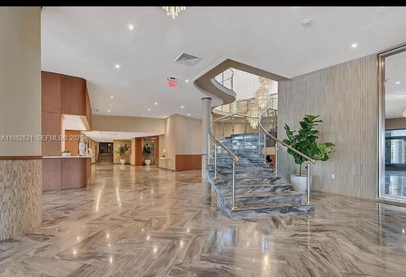 5401 Collins Ave , Unit 411, Miami Beach, FL 33140 Photo