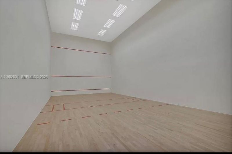 5401 Collins Ave , Unit 411, Miami Beach, FL 33140 Photo